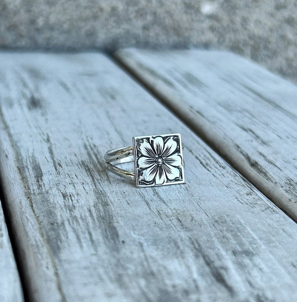 Square flower ring