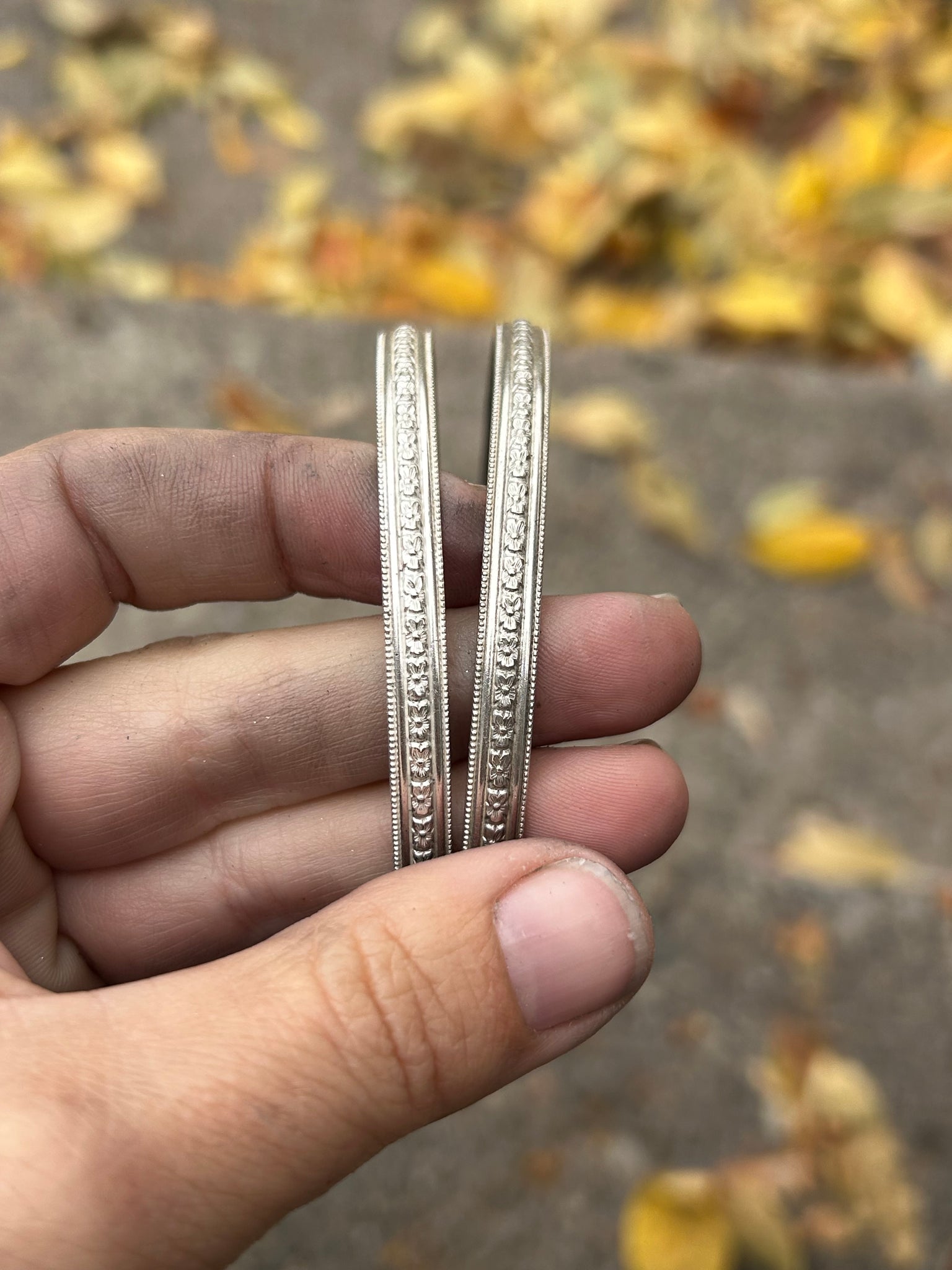 Floral border bangle