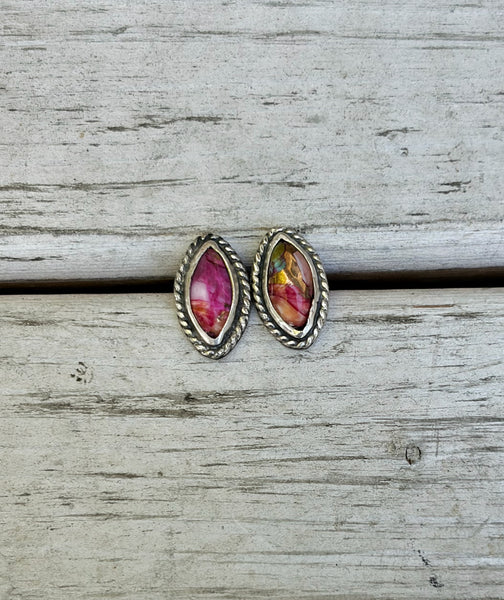 Spiny oyster stud earrings