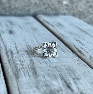 Square flower ring