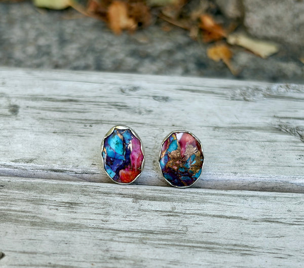 Round spiny oyster earrings