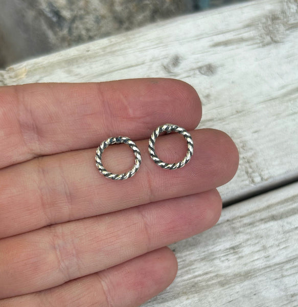 Circle stud earrings